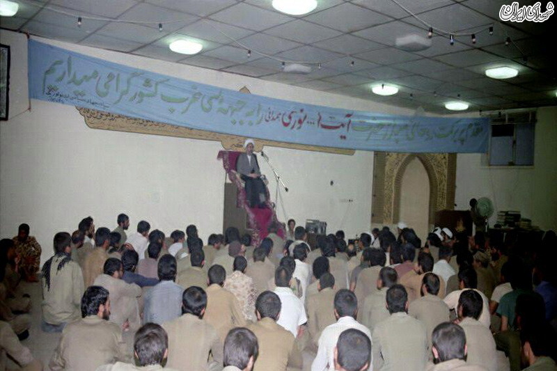 آیت الله نوری همدانی در جمع رزمندگان + تصاویر