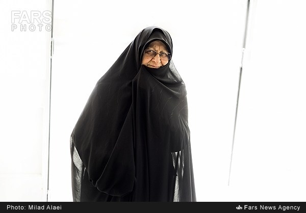 وداع با مادر ۲ شهید که آموزگار وداع با مادر ۲ شهید که آموزگار