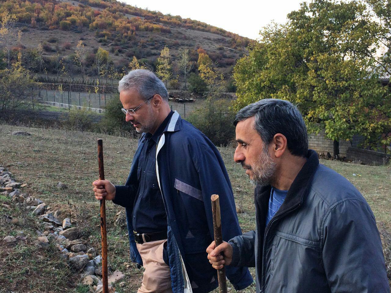 احمدی‌نژاد در یکی از روستاهای شمال+عکس
