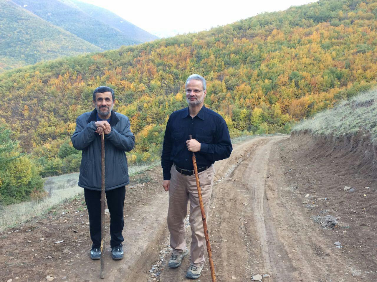 احمدی‌نژاد در یکی از روستاهای شمال+عکس