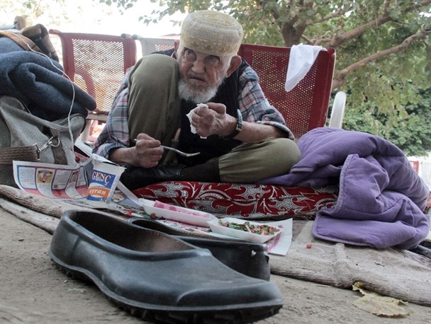 پیرمرد کارتنخواب ثروتمند از آب درآمد! + عکس پیرمرد کارتنخواب ثروتمند از آب درآمد! + عکس