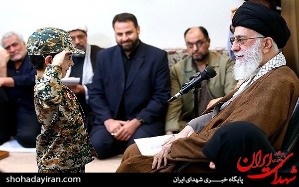 عکس/ دیدار خانواده شهدای مدافع حرم با امام خامنه ای
