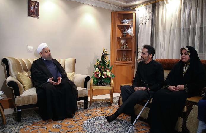 دیدار روحانی با جانباز ۷۰ درصد دفاع مقدس دیدار روحانی با جانباز ۷۰ درصد دفاع مقدس