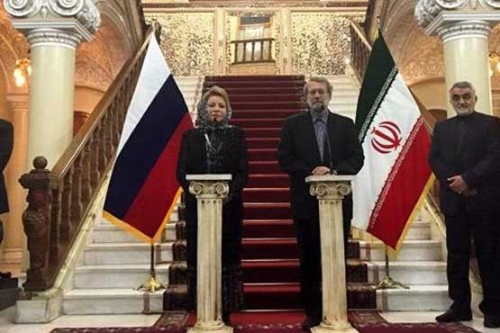 زنی که هر لحظه پوتین را تعقیب میکند؟+تصاویر زنی که هر لحظه پوتین را تعقیب میکند؟+تصاویر
