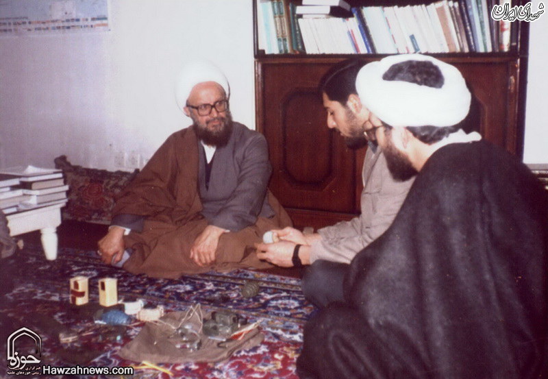آیت الله مکارم در حال آموزش نظامی +عکس