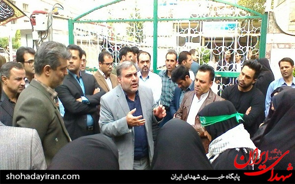 تجمع نمایندگان فرزندان شهدا مقابل بنیاد شهید + عکس تجمع نمایندگان فرزندان شهدا مقابل بنیاد شهید + عکس