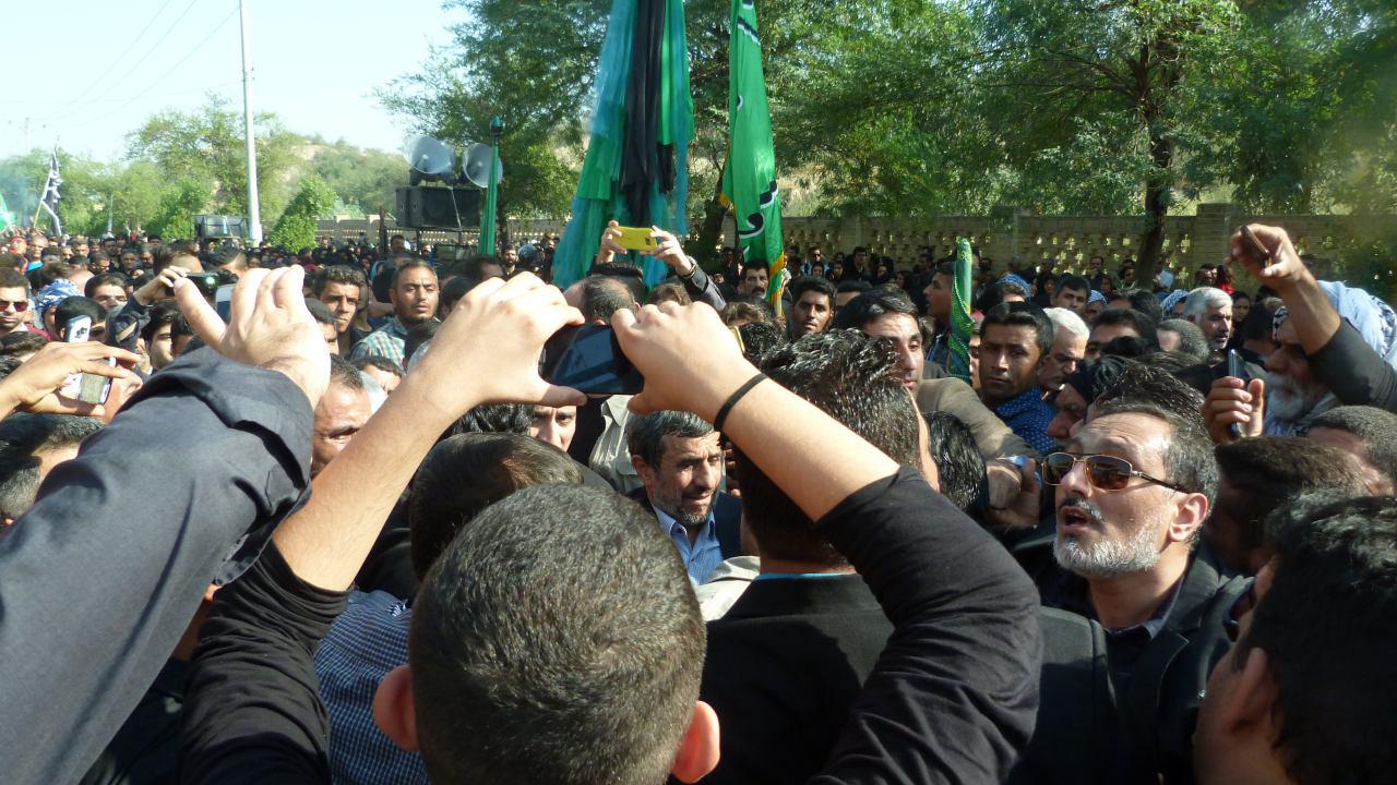 استقبال عزاداران خوزستانی از احمدی نژاد+عکس
