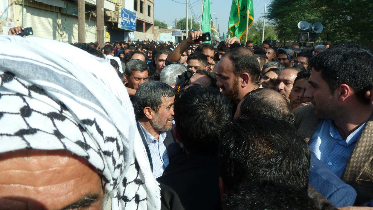استقبال عزاداران خوزستانی از احمدی نژاد+عکس