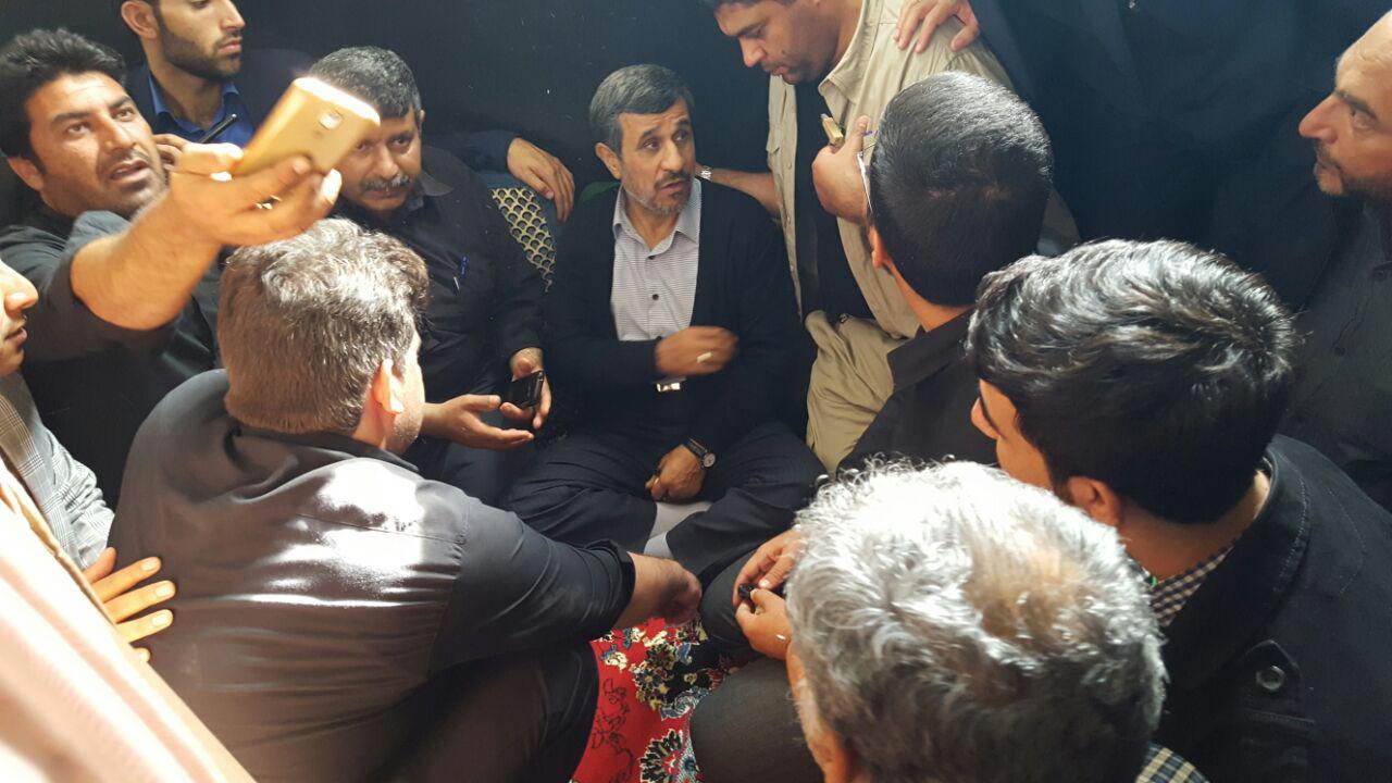 استقبال عزاداران خوزستانی از احمدی نژاد+عکس