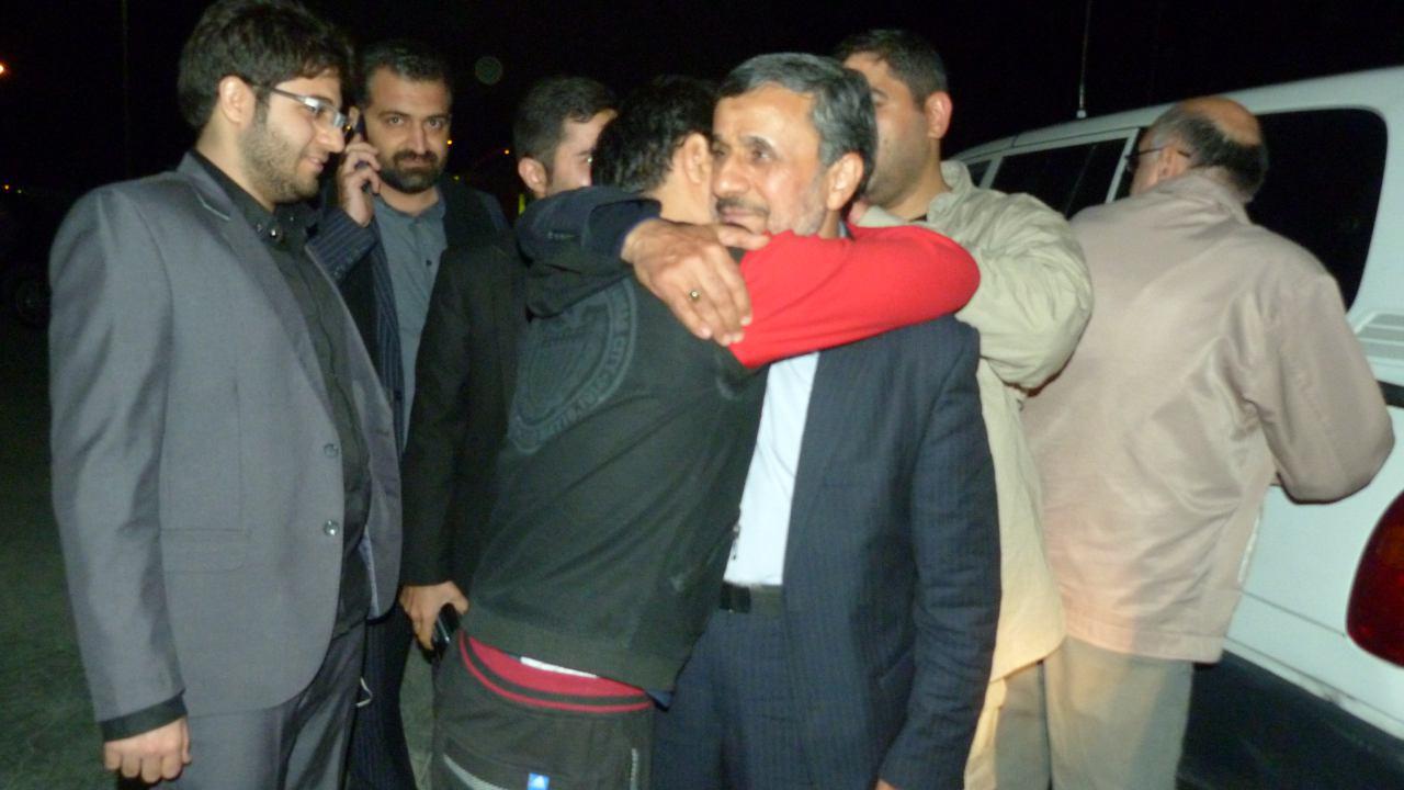 استقبال عزاداران خوزستانی از احمدی نژاد+عکس
