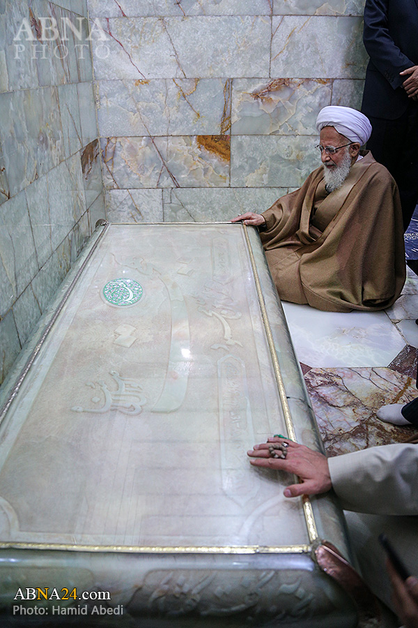 آیت الله جوادی آملی بر مزار آیت الله بهجت+عکس