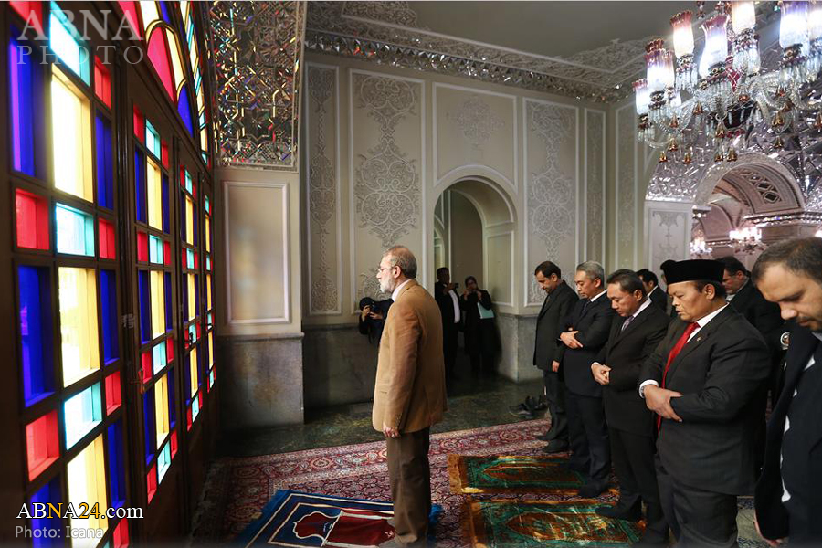 اقتدای نمایندگان پارلمان اندونزی به لاریجانی+عکس