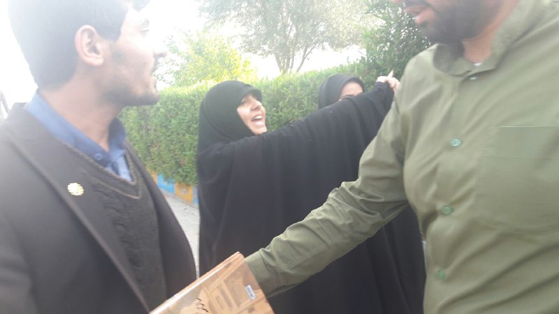برخورد ناشایست مسئولان با دختر دانشجو +تصاویر برخورد ناشایست مسئولان با دختر دانشجو +تصاویر