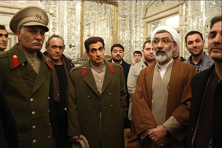 پورمحمدی در کنار بدل رضاخان و پسرش +عکس