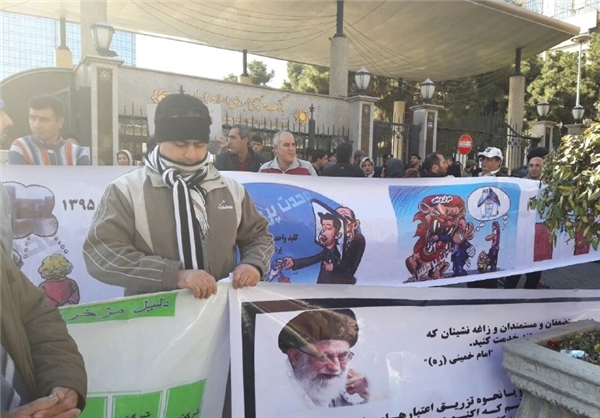 تجمع متقاضیان مسکن مهر مقابل بانک مرکزی+عکس تجمع متقاضیان مسکن مهر مقابل بانک مرکزی+عکس