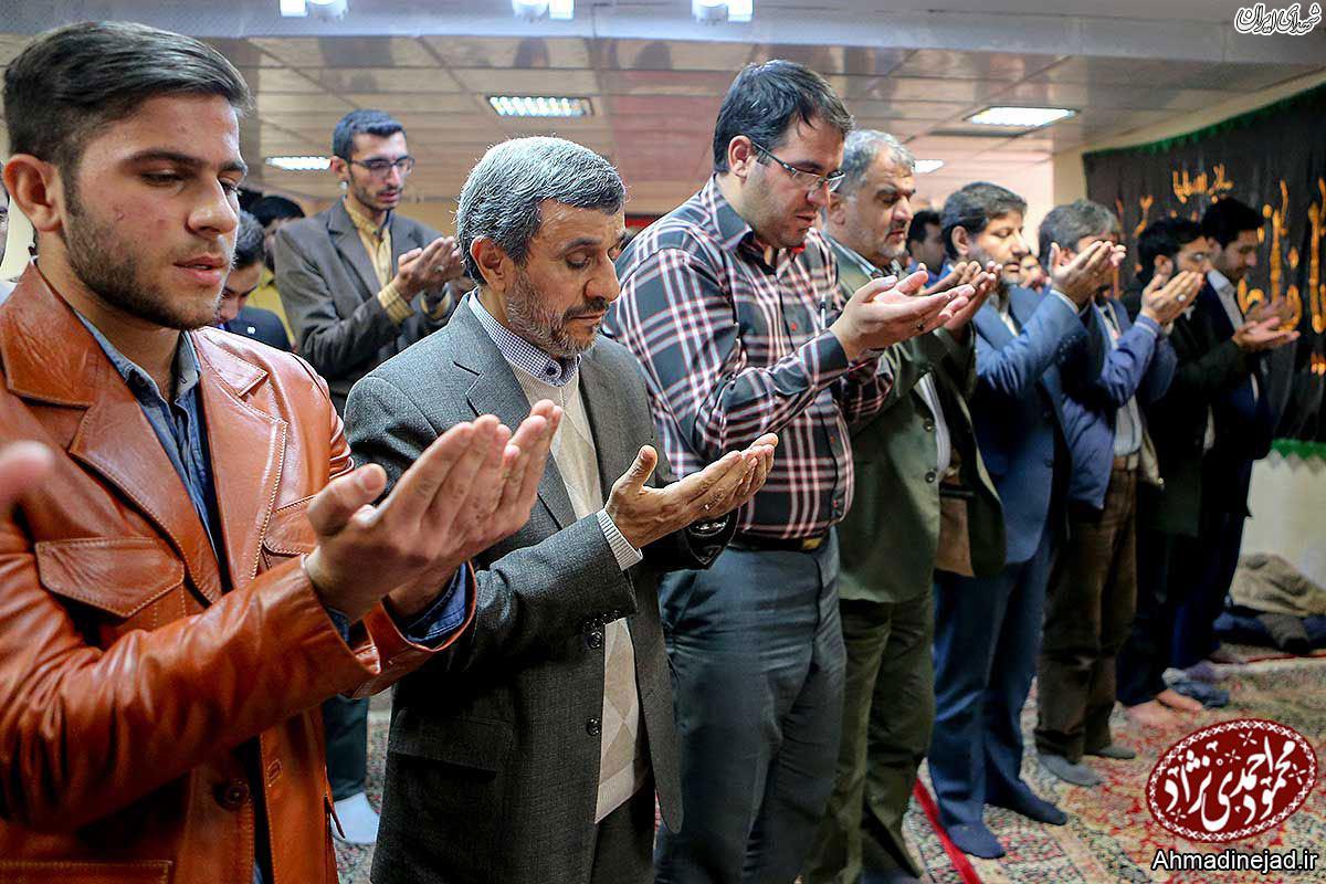 نشست صمیمانه دانشجویان با احمدی نژاد+تصاویر