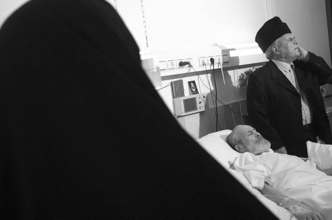 اذان سلیم مؤذن زاده کنار بستر برادر+عکس