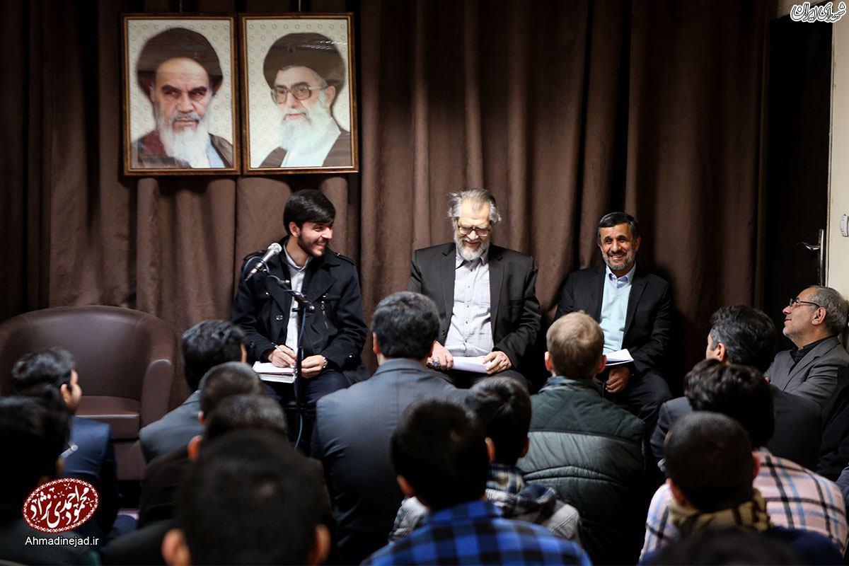 دیدار طالب زاده و دانشجویان با احمدی نژاد+تصاویر