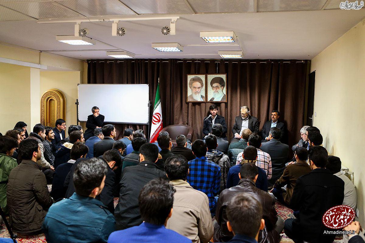 دیدار طالب زاده و دانشجویان با احمدی نژاد+تصاویر
