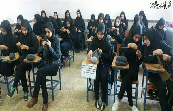 بافت کلاه مدافعان حرم در یک مدرسه! + عکس بافت کلاه مدافعان حرم در یک مدرسه! + عکس