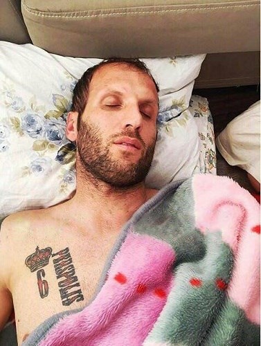 تصویری از خالکوبی عجیب یک پرسپولیسی+عکس تصویری از خالکوبی عجیب یک پرسپولیسی+عکس