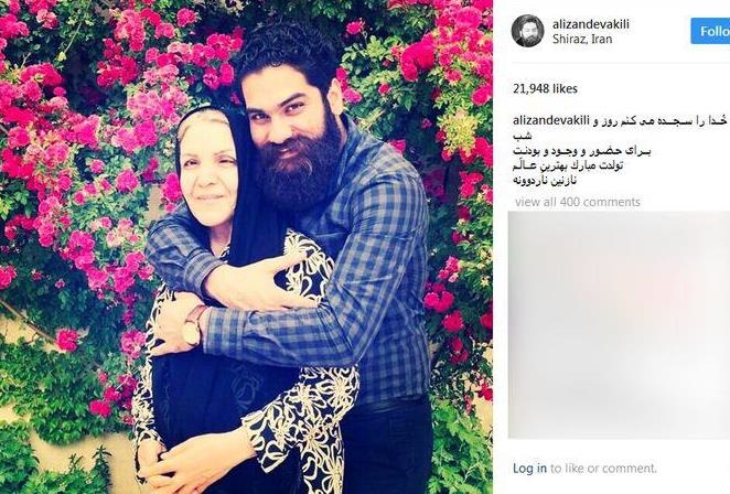 سجده شکر زند وکیلی برای مادرش+عکس