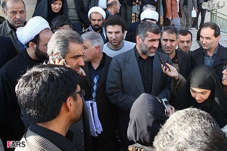 رفتار عباس آخوندی و علی نیکزاد با یک خبرنگار رفتار عباس آخوندی و علی نیکزاد با یک خبرنگار