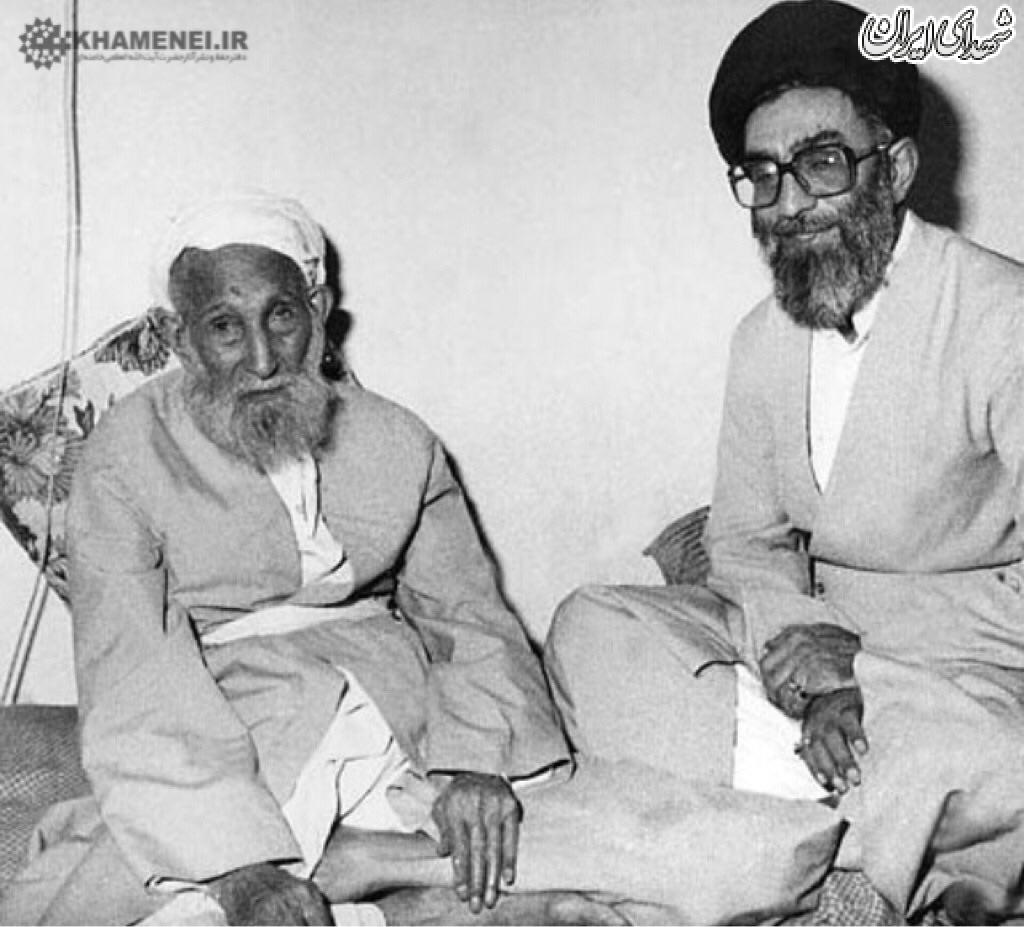 عکس ناب از رهبر انقلاب در کنار پدر