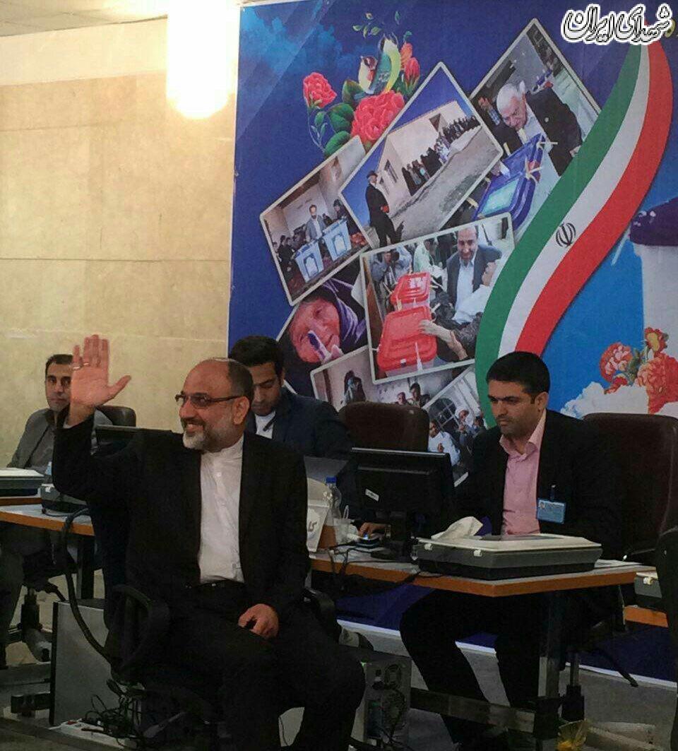 ثبت نام حامی فتنه 88 برای ریاست جمهوری+عکس