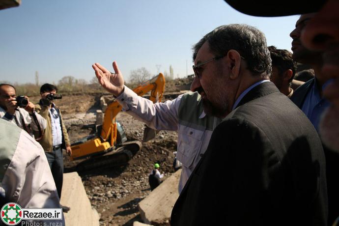 حضور محسن رضایی در مناطق سیلزده +عکس حضور محسن رضایی در مناطق سیلزده +عکس
