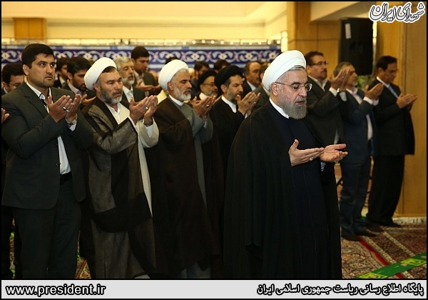 خب، نماز جماعت های آقای روحانی را هم بگذارید! خب، نماز جماعت های آقای روحانی را هم بگذارید!