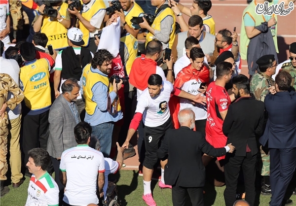 دورقهرمانی پرسپولیسی ها بالباس شهدا+عکس دورقهرمانی پرسپولیسی ها بالباس شهدا+عکس