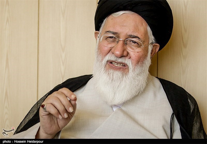 آیت الله علمالهدی: فضای مجازی را دشمن کنترل میکند آیت الله علمالهدی: فضای مجازی را دشمن کنترل میکند