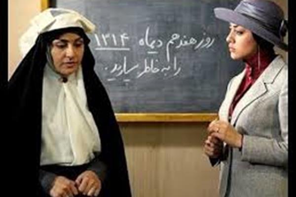 شاه مثل برج زهر مار وارد قم و با چکمه وارد حرم شد شاه مثل برج زهر مار وارد قم و با چکمه وارد حرم شد