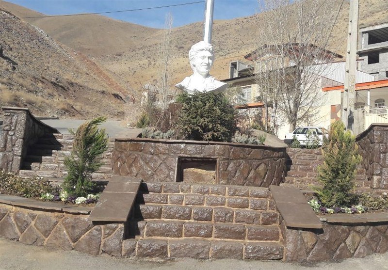 رونمایی از سردیس رونمایی از سردیس