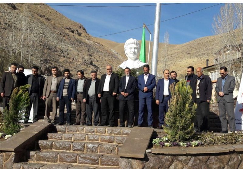 رونمایی از سردیس رونمایی از سردیس