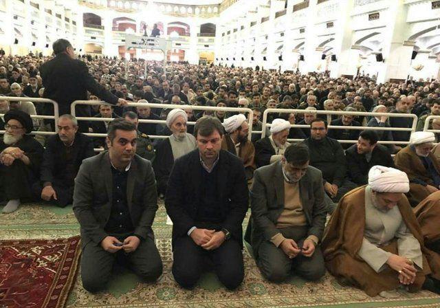 سرمربی ترکیه ای تراکتورسازی در نماز جمعه + عکس