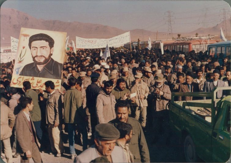 تشییع پیکر 45 شهید لنجان در سال 1365 + عکس