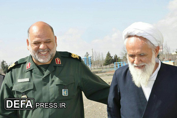 فرمانده شهید جبهه مقاومت و استاد اخلاق در یک قاب فرمانده شهید جبهه مقاومت و استاد اخلاق در یک قاب