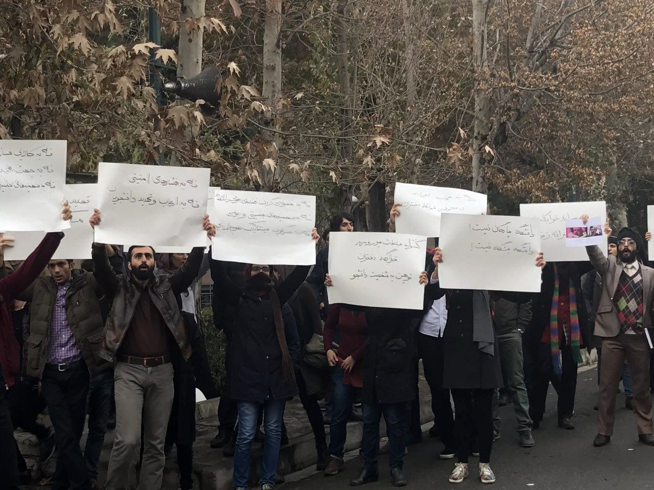 برگزاری تجمع با رنگ و بوی سیاسی در میدان انقلاب
