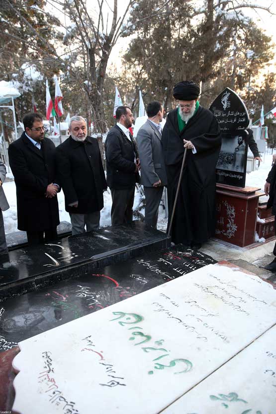 حضور رهبر انقلاب مرقد مطهر امام شهیدان و گلزار شهدا + تصاویر حضور رهبر انقلاب مرقد مطهر امام شهیدان و گلزار شهدا + تصاویر