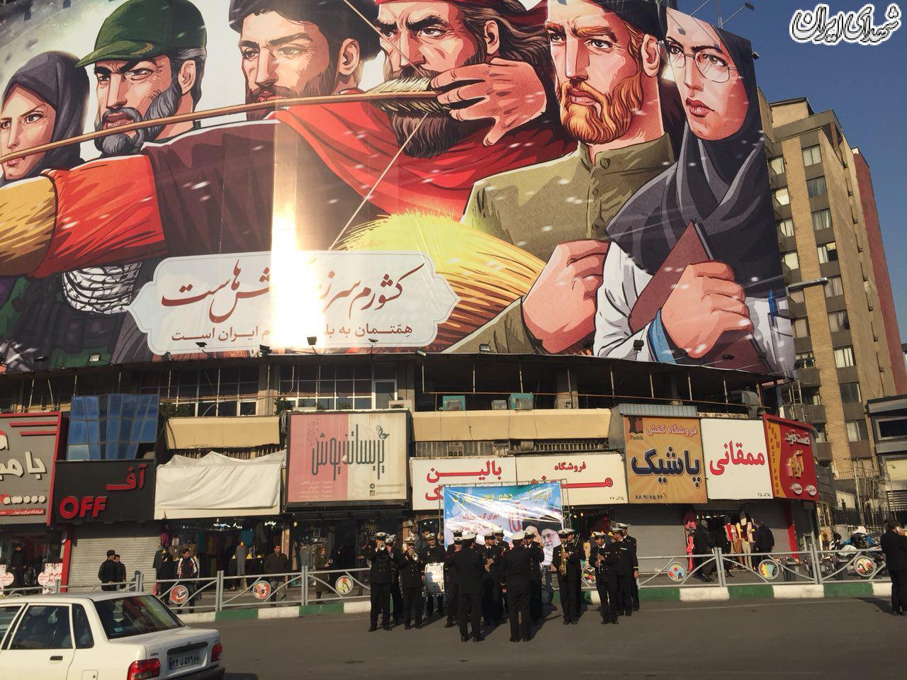 اجرای موزیک های انقلابی در میادین تهران + عکس اجرای موزیک های انقلابی در میادین تهران + عکس