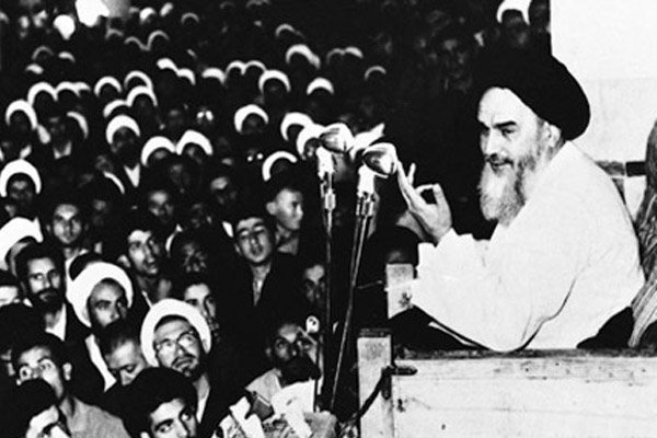 نقش زعامت امام(ره) در شکل‌گیری حاکمیت اسلامی/رهبری که آئینه تمام‌نمای حقیقت بود