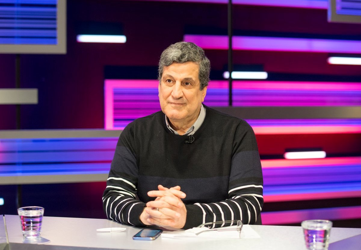 به‌ افتخار سردار قاسم سلیمانی کلاه از سر برمی‌داریم
