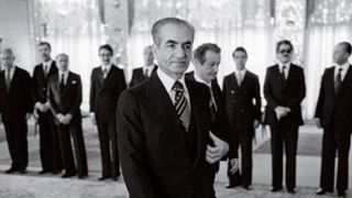 لیستی از تحقیرهای رژیم سلطنتی پهلوی در برابر غرب لیستی از تحقیرهای رژیم سلطنتی پهلوی در برابر غرب