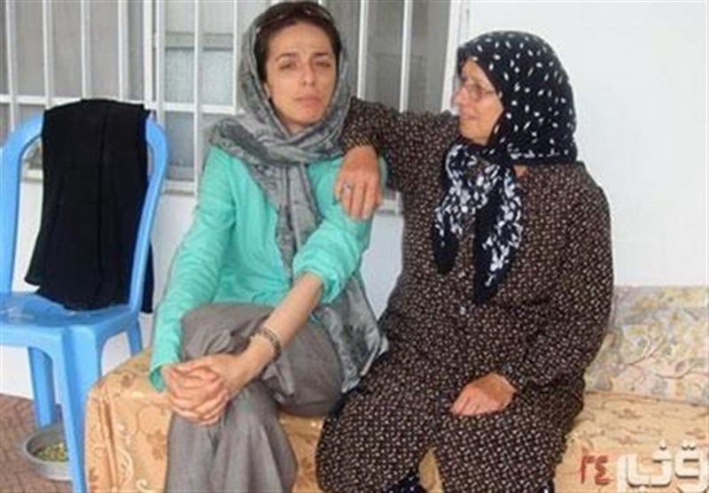 مادر مسیح علی نژاد در راهپیمایی ۲۲ بهمن + عکس مادر مسیح علی نژاد در راهپیمایی ۲۲ بهمن + عکس