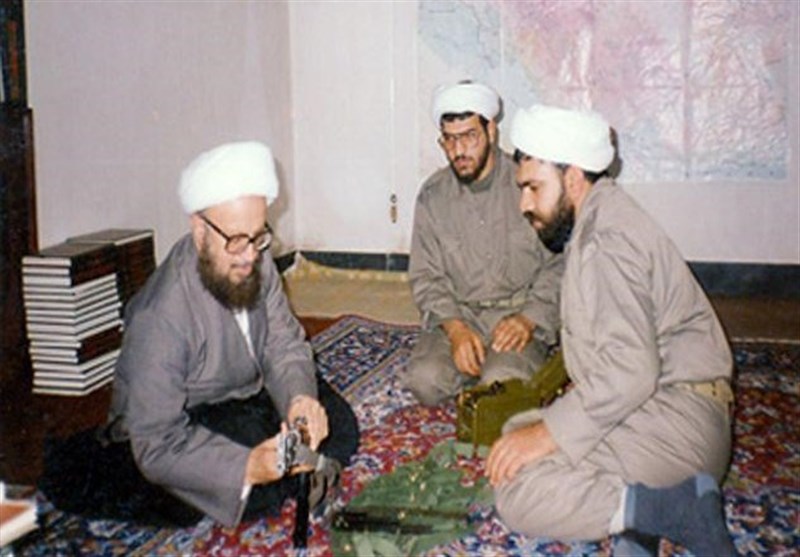 آیت الله مکارم شیرازی در دوران دفاع مقدس + عکس