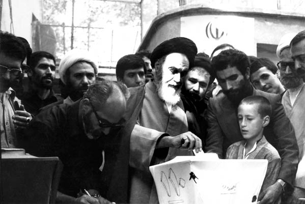 امام خمینی: رفراندم براي قانون اساسی معنايش چيست؟/ آنها میخواستند که افراد غرب زده تصمیم بگیرند... امام خمینی: رفراندم براي قانون اساسی معنايش چيست؟/ آنها میخواستند که افراد غرب زده تصمیم بگیرند...