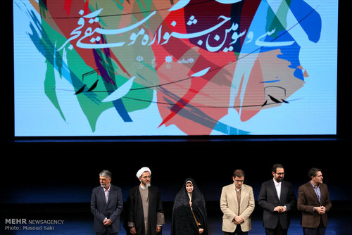 از همکار شبکه تلویزیونی منافقین (جم) تقدیر شد!؟ از همکار شبکه تلویزیونی منافقین (جم) تقدیر شد!؟