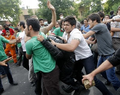 موسوی و کروبی یک عقبه قوی در انقلاب دارند!؟ موسوی و کروبی یک عقبه قوی در انقلاب دارند!؟
